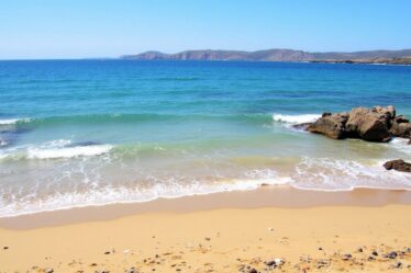 Découverte de la Plage de Canella en Corse : un écrin de sable fin baigné par des eaux cristallines
